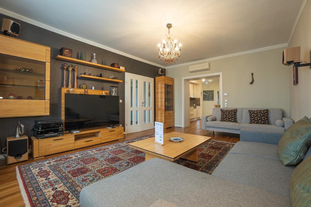 Apartment With A Balcony - 15 Min To City Center Wina Bagian luar foto