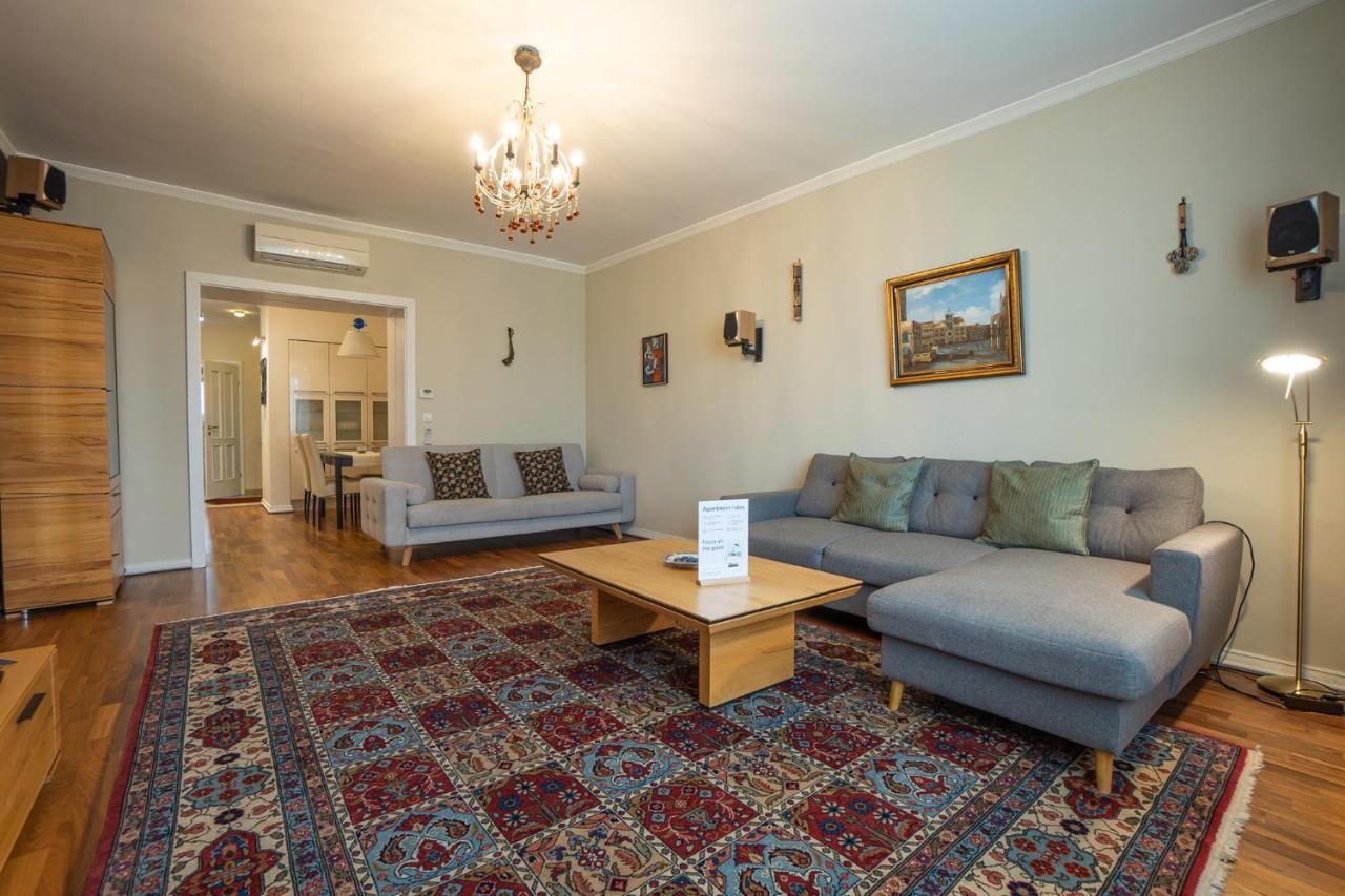 Apartment With A Balcony - 15 Min To City Center Wina Bagian luar foto