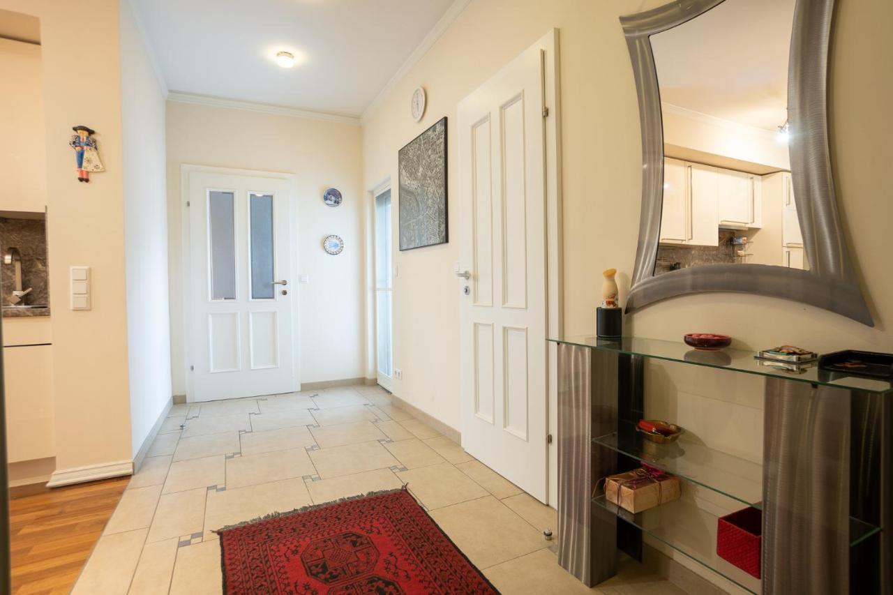 Apartment With A Balcony - 15 Min To City Center Wina Bagian luar foto