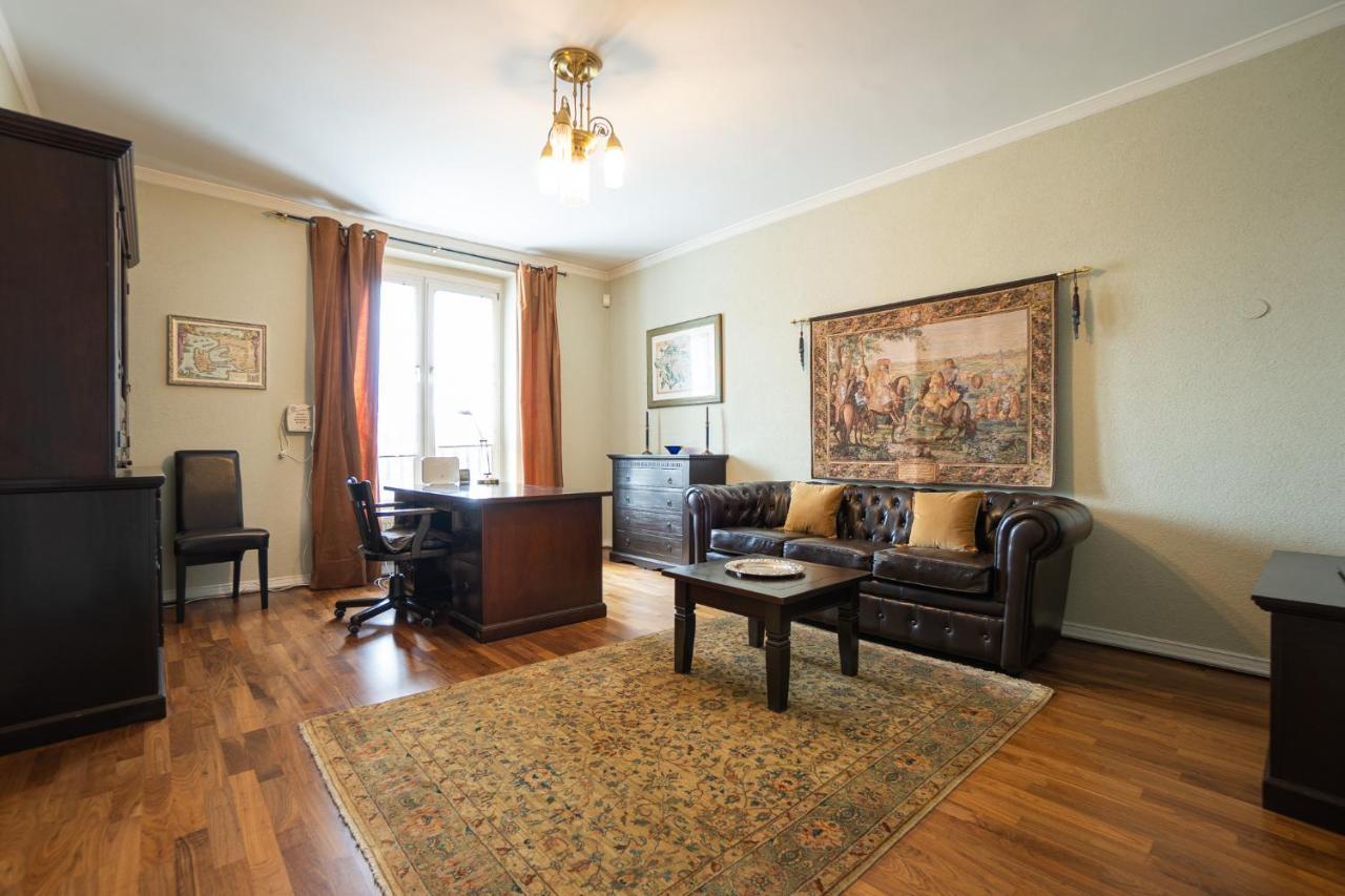 Apartment With A Balcony - 15 Min To City Center Wina Bagian luar foto