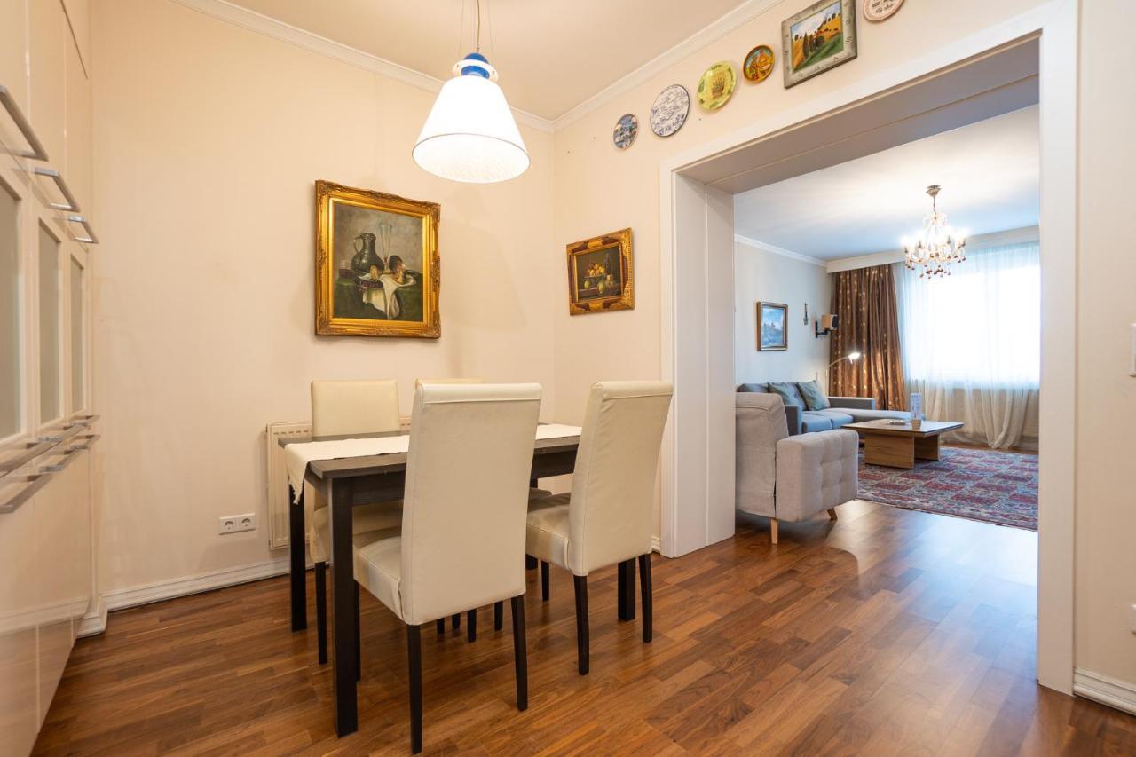 Apartment With A Balcony - 15 Min To City Center Wina Bagian luar foto